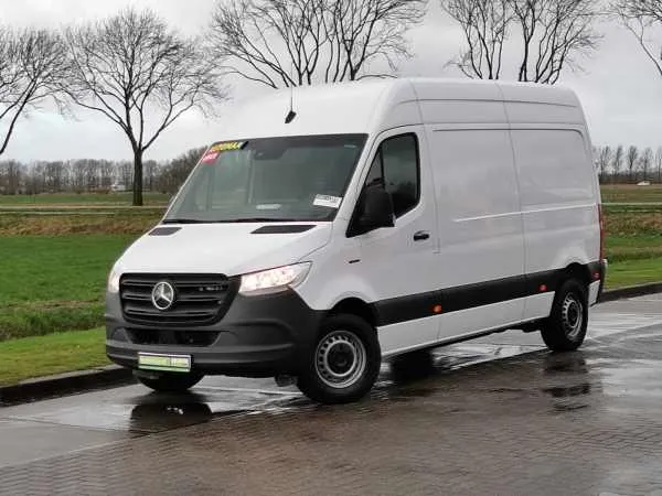 Mercedes-Benz Sprinter eSprinter L2H2 AUT Image 2